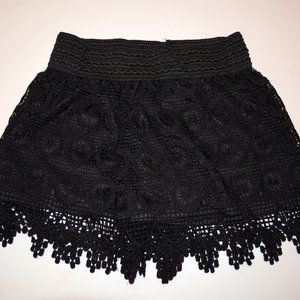 EUC Size M Elastic Waist New Mix Black Lace shorts